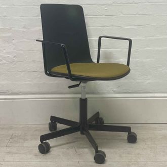 Second Hand Lotus Meeting Chair