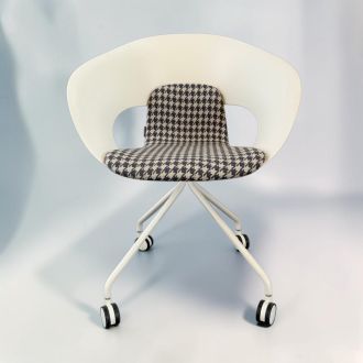 Second Hand Skandiform Meeting Chair – Black & White Patterned Fabric - Front