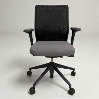 Second Hand Vitra ID Task Chair - Black - Front