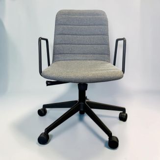 Second Hand Senator Dark Grey Fabric Meeting Chair with Black Frame - Front