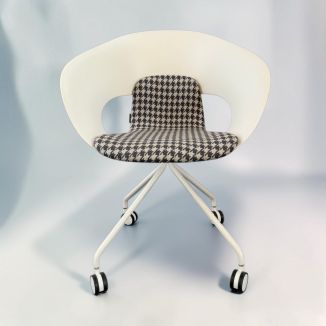 Second Hand Skandiform Meeting Chair – Black & White Patterned Fabric - Front